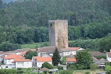 Torre de Lapela en Monção (siglo XII). Perteneció a un castillo del que es la única estructura superviviente.