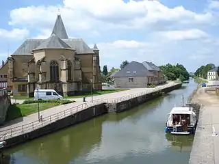 El canal en Le Chesne