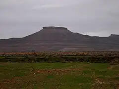 Un cerro testigo en Argelia, en los montes de los Ouled Naïl, cerca de Bou Saâda