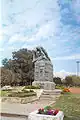 Monumento alegórico "Que se rompa, pero que no se doble" y altorrelieve de Alem