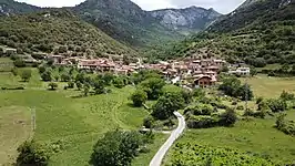 Núcleo de Lebeña desde el Oeste, en Cillorigo de Liébana.