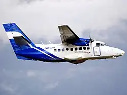 Vista de un Let L-410UVP de Aerolíneas Sosa en el Aeropuerto Internacional Golosón de La Ceiba, Honduras (2013).