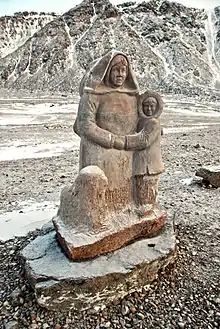 Monumento a los primeros pobladores inuit (1953—1955)