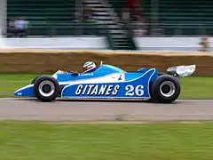 Ligier JS11-15 corriendo durante una demostración, en 2008, con la marca Gitanes