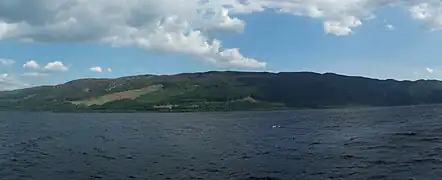 Panorámica del Lago Ness tomada desde un barco en 2008.