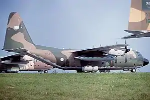 Lockheed C-130B/H Hércules de la Fuerza Aérea, similar al usado por LADE.