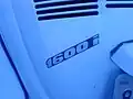 Emblema VW 1600i. Utilizado entre 1992 y 1994.