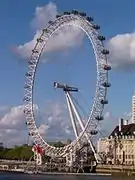 La London Eye (2000), una enorme noria con góndolas que son verdaderas torres de observación