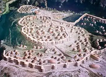 Reconstrucción del poblado y la necrópolis de Los Millares, Edad del Cobre. La maqueta se encuentra en el Museo Arqueológico Nacional (Madrid).