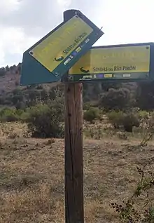 Señalización de una de las rutas des valle del río Pirón, esta une Losana de Pirón con la Cueva de la Vaquera