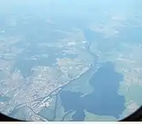 Vista aérea de Szczecin y el lago Dąbie