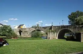 Puente sobre el río Sûre que comunica Echternacherbrück (Alemania) con Echternach (Luxemburgo).