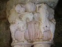 Capitel en la iglesia de Santa Cruz de la Zarza (provincia de Toledo, España).