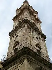 Torre-pórtico