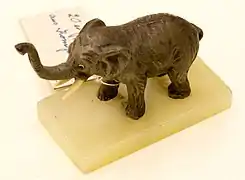 Pisapapeles en forma de elefante