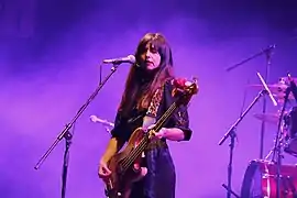 Paz Lenchantin. Bajo.