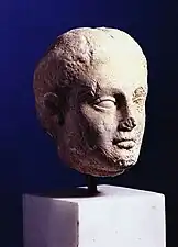 Estatua del mármol del siglo IV a. C.