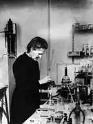 Marie Curie en el trabajo.