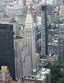 De derecha a izquierda: One Madison Park, Met Life Tower, Metropolitan Life North Building, y New York Merchandise Mart.