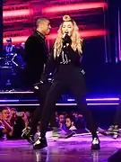 Madonna en el Rebel Heart Tour con estilismo Rockabilly