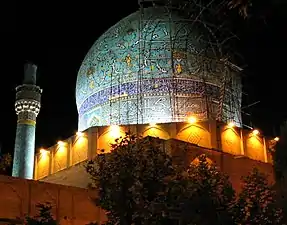 La cúpula de la madrasa Madar-e Sah