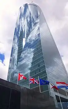 Torre Espacio alojando a las embajadas de Australia, Canadá, Países Bajos y el Reino Unido en Madrid
