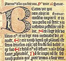 Salterio de Maguncia, impreso en 1457 por Johannes Gutenberg. La principal letra capital y el borde están hechos en xilografía, así como las letras capitales más pequeñas en rojo; el resto del texto está hecho con tipo móvil.
