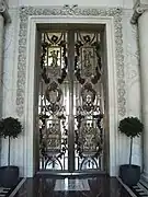 Puerta del hall de entrada.