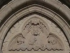 Iglesia de la Asunción en Budavár, copia del relieve 'Majestas Domini' (Iglesia de Matías: Puerta de la Novia), Frigyes Schulek (arquitecto), 1896 (originalmente: 1259), distrito de Várnegyed (Budapest ).