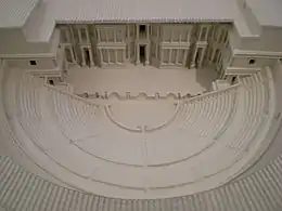 Maqueta del teatro romano.