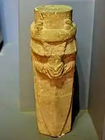 Columna de mármol de Tell al-Rimah, período neoasirio. Museo Nacional de Irak