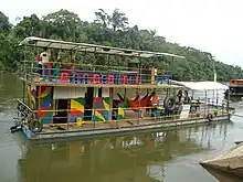 Recorrido turístico en ferry por el río Orteguaza.