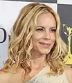 Maria Bello como Adèlle.