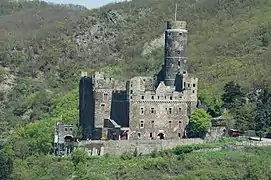 Castillo Maus con su bergfried redondo.