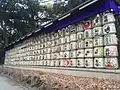 Barriles de sake (nihonshu) donados al Santuario Meiji.