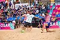 Un partido de fútbol playa entre Argentina y Paraguay
