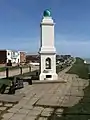 El Meridian Monument en Peacehaven, Inglaterra, construido en 1936 para conmemorar el Jubileo de Plata de Jorge V