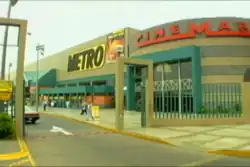 Hipermercado Metro ubicado en la Av.La marina - San Miguel, inaugurado en Enero del 2001