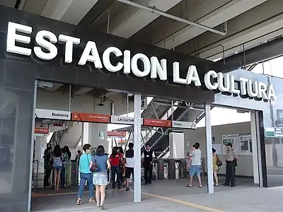 Ingreso a la estación La Cultura