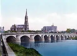 El gran puente de los Muertos, la basílica Saint-Vincent, el templo de Garnison y la catedral de  Saint-Étienne, de inicios del siglo XX.