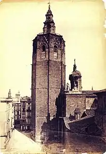 La torre en 1870. Fotografía catalogada por J. Laurent