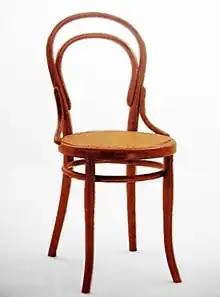 Silla Número 14, Kaffeehausstuhl o silla bistro, de Michael Thonet (1859). Su empresa de mobiliario, Gebrüder Thonet, se fundó en Viena en 1849 y se fusionó con Mundus AG en 1922.