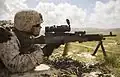 Policía militar dispara ametralladoras M240B