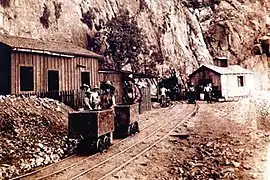 Foto 3. Una de las entradas al túnel que conduce a las cañadas al poniente de La Voladora