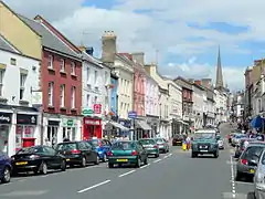 La calle de compras en el centro de la ciudad