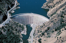 La represa de Monticello "Putah Creek".