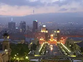 Imagen nocturna de la plaza de España.