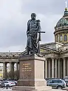 Orlovski, estatua de Mijaíl Barcláy de Tolly frente a la catedral de Kazán