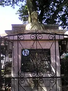 Monumento a Epitacio Huerta en la Plaza Principal de Coeneo