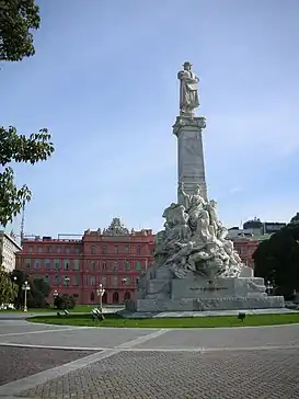 Monumento a Cristóbal Colón, regalo de la colectividad italiana.